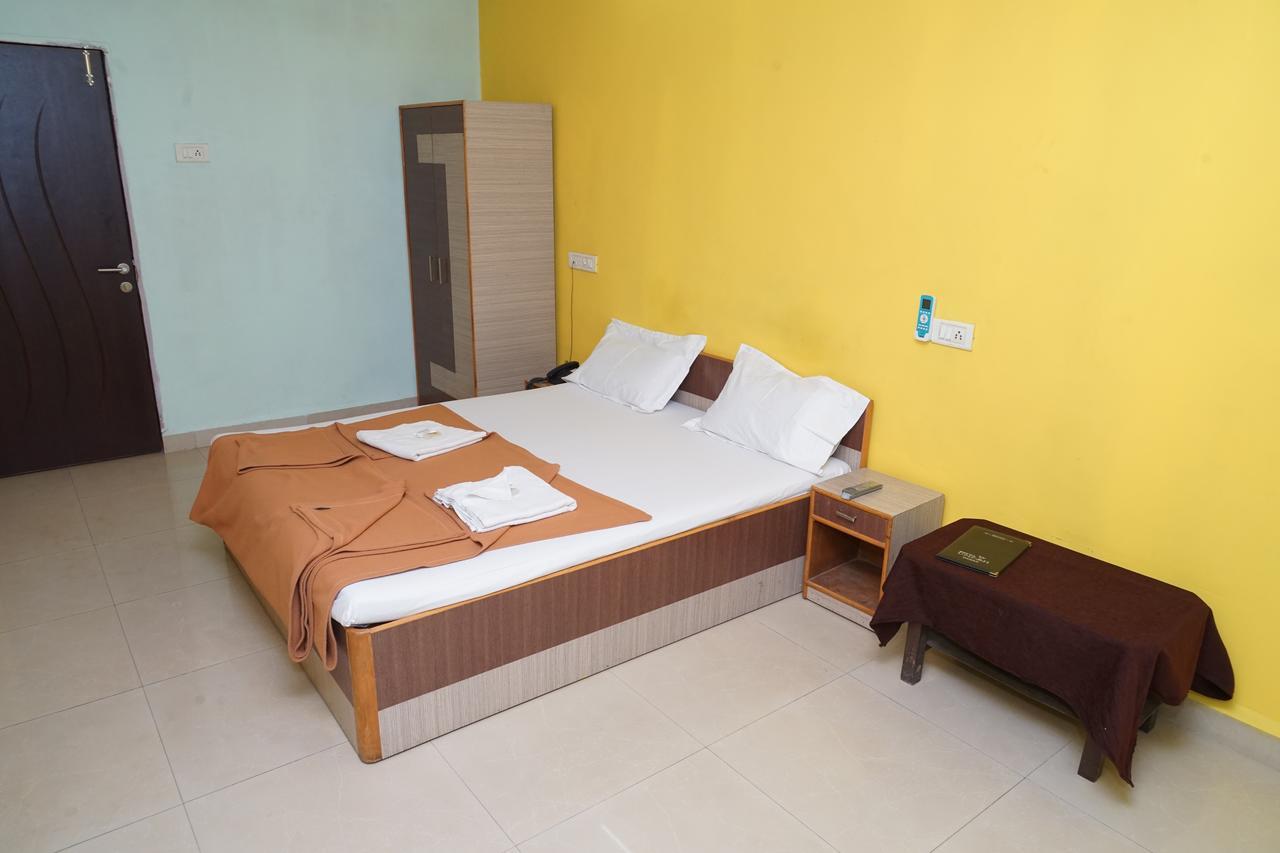 Hotel Umesh Daman Exterior photo