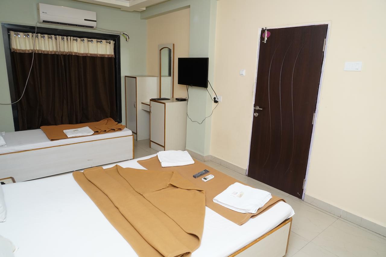 Hotel Umesh Daman Exterior photo